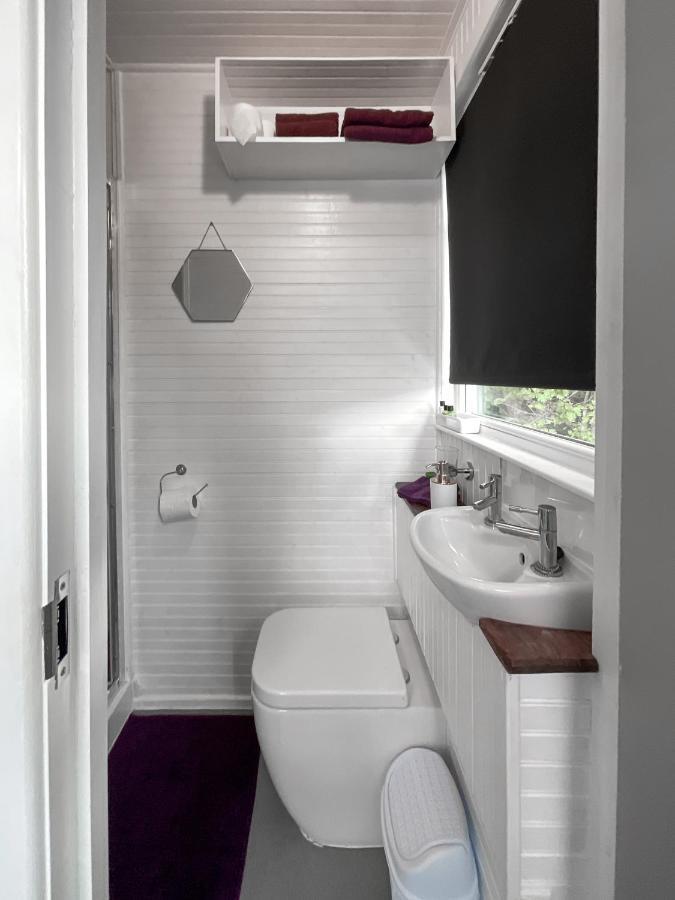 Shepherds Hut Bath Уик Экстерьер фото